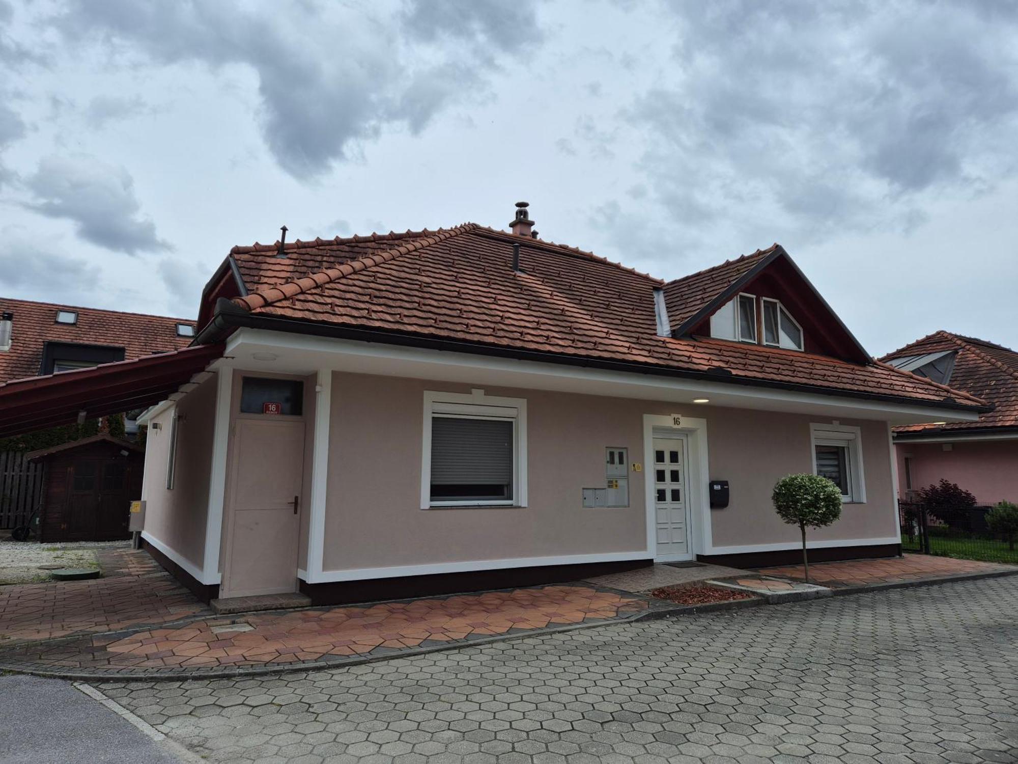 Oddih V Mirnem In Zelenem Okolju Apartment Skofljica Exterior photo